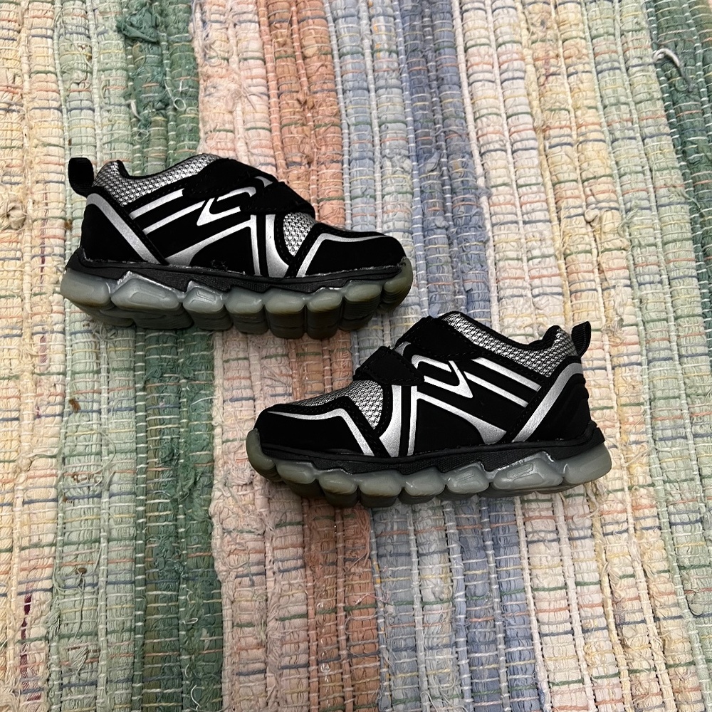 Toddler size 6 sneaker with 2 Velcro strap closure.  Black & silver